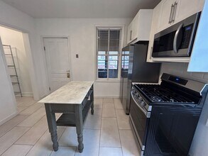 3331 N Whipple St, Unit 1 in Chicago, IL - Building Photo - Building Photo