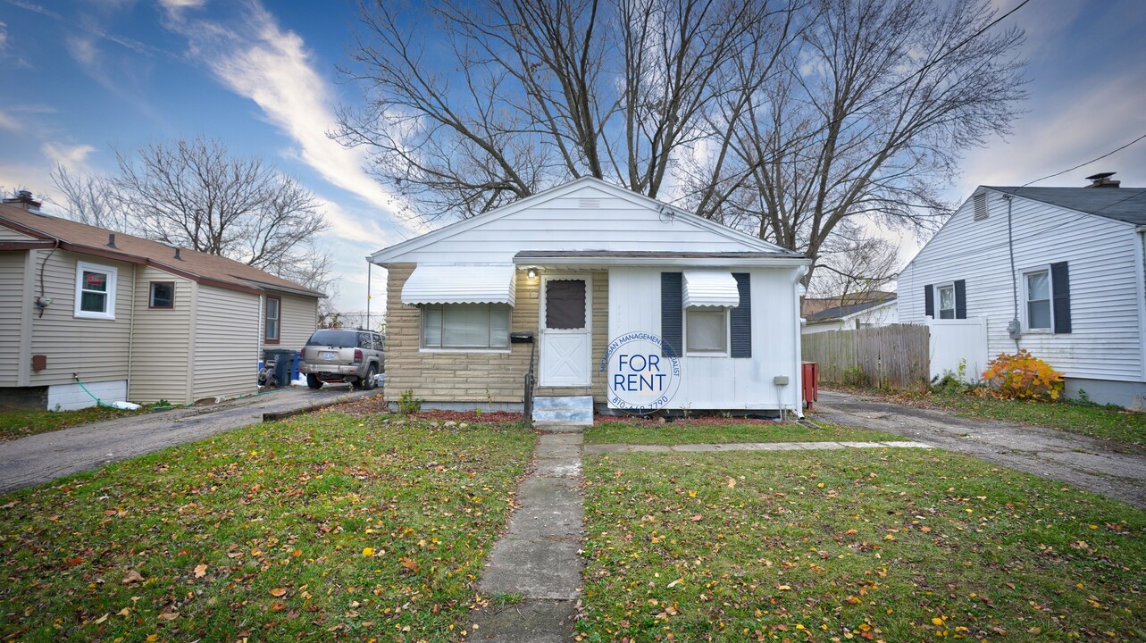 4409 Cuthbertson St in Flint, MI - Building Photo