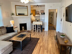 1364 Teall Ave, Unit 4 in Syracuse, NY - Foto de edificio - Building Photo