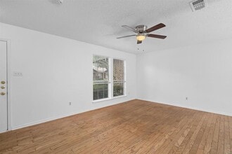 1015 E Yager Ln in Austin, TX - Building Photo - Building Photo