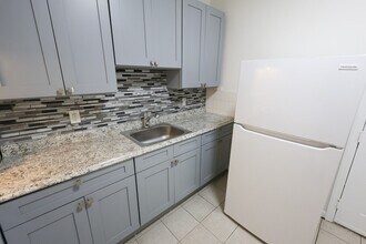 127 Intervale St, Unit 2 in Boston, MA - Foto de edificio - Building Photo