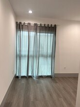 14954 Sherman Way, Unit 202 in Van Nuys, CA - Foto de edificio - Building Photo