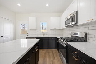 7921 Bonaire St in Houston, TX - Building Photo