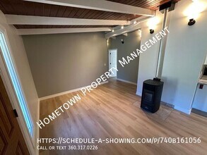 1420 Dogwood St SE in Lacey, WA - Building Photo - Building Photo