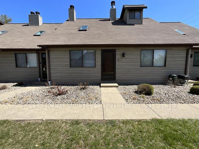 429 Ponderosa Ave in O'Fallon, IL - Foto de edificio