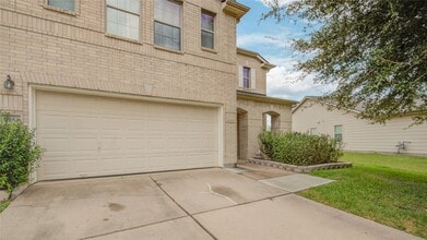 8542 Village Rose Ln in Houston, TX - Foto de edificio - Building Photo