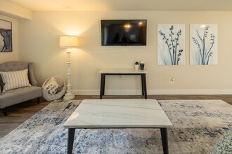 Deer Park Apartments in Randallstown, MD - Foto de edificio - Building Photo
