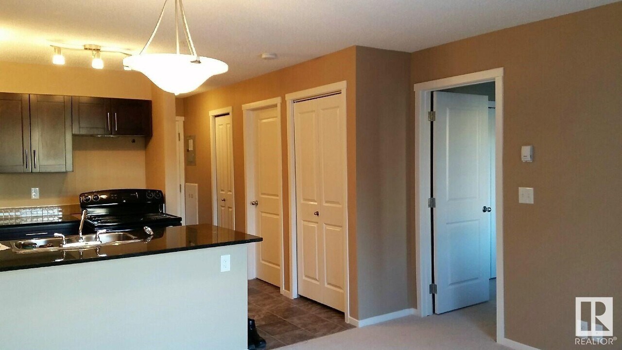 111 Watt Common SW in Edmonton, AB - Building Photo