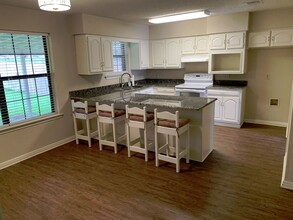 2201 Ramada Dr in Waco, TX - Building Photo - Building Photo