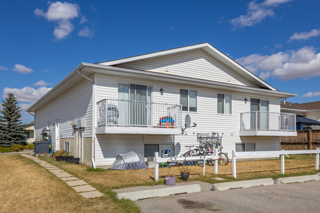 1805B 5 Av SE in High River, AB - Building Photo