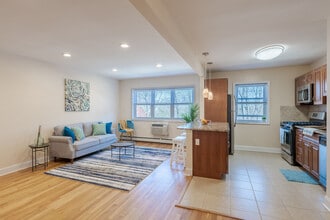 Pompton Gardens, LLC in Cedar Grove, NJ - Foto de edificio - Building Photo