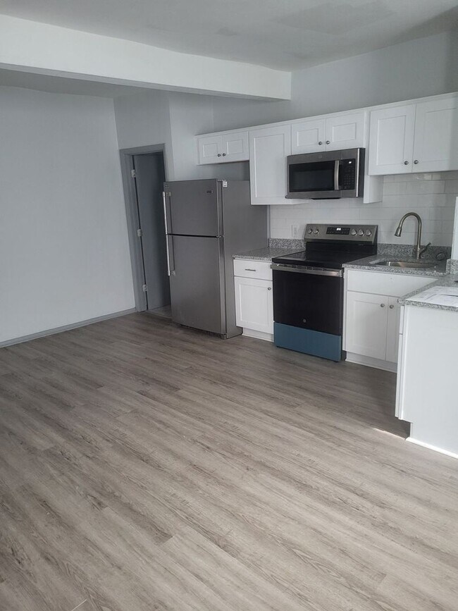 112 W 38th St in Norfolk, VA - Building Photo - Building Photo