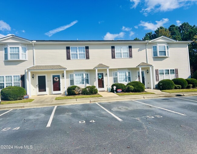 3813 E Vancroft Cir in Winterville, NC - Building Photo - Building Photo