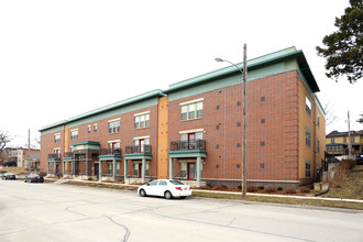 Stockbridge Apartments in Des Moines, IA - Foto de edificio - Building Photo