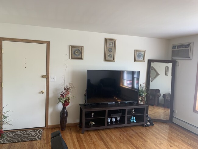 622 Lincoln Ave-Unit -104 in Addison, IL - Building Photo - Building Photo