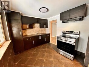 1056 Erie St E in Windsor, ON - Building Photo - Building Photo