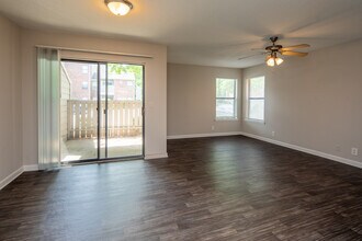 Creekstone Apartments in Nashville, TN - Building Photo - Interior Photo