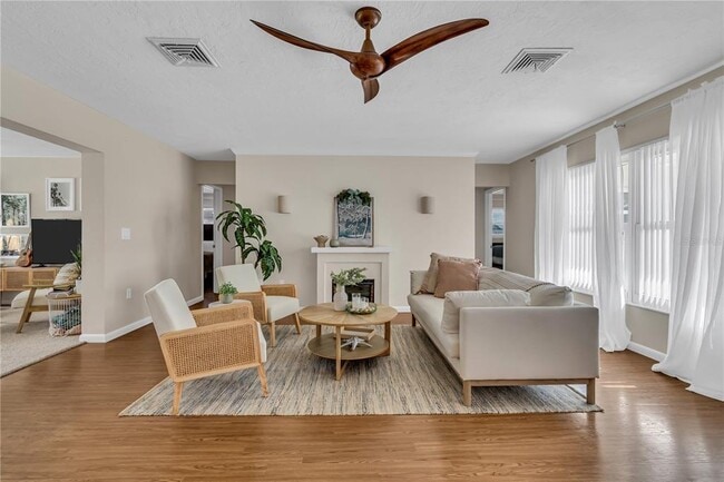 2449 Breakwater Cir in Sarasota, FL - Building Photo - Building Photo
