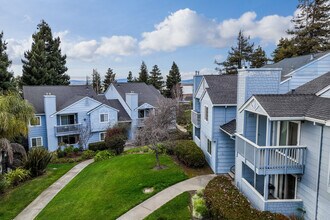 Lighthouse Condominiums in Vallejo, CA - Foto de edificio - Building Photo