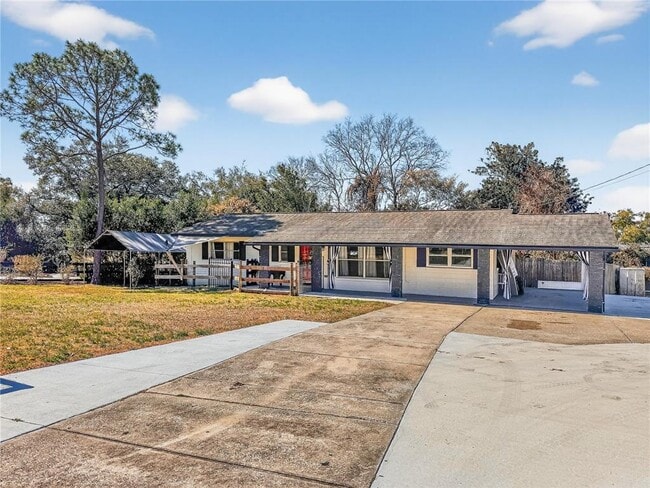 property at 2304 Country Club Rd