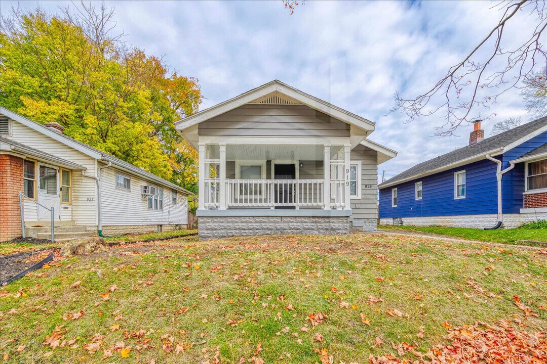 919 N Bradley Ave in Indianapolis, IN - Building Photo