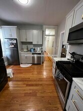 247 L St, Unit 2 in Boston, MA - Building Photo - Building Photo