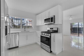 13011 SW 80th St in Miami, FL - Building Photo - Building Photo