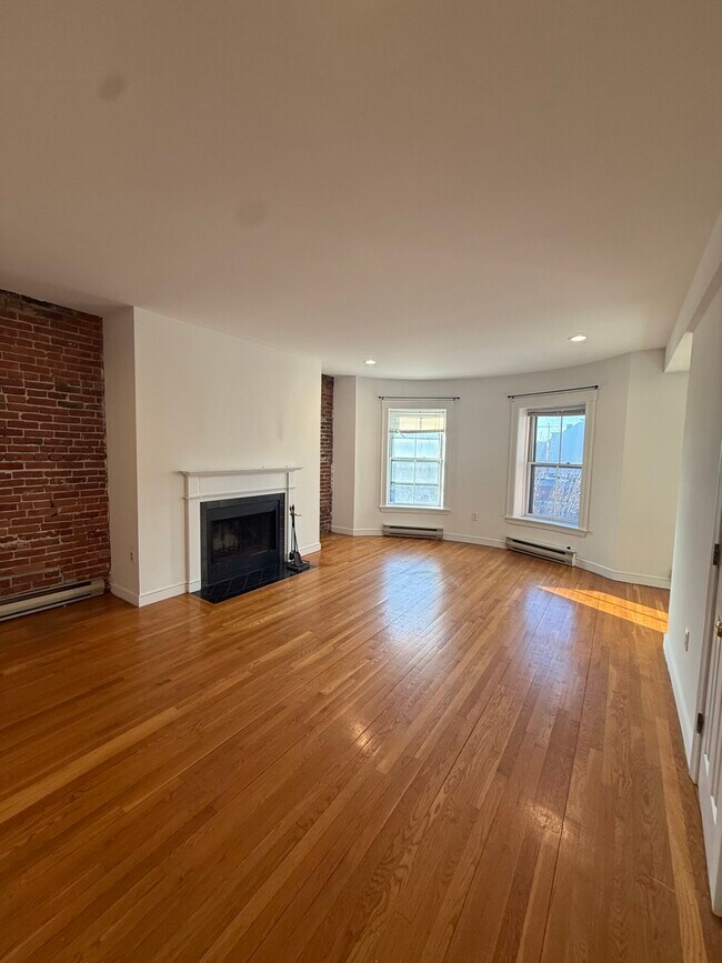 1742 Washington St, Unit 3 in Boston, MA - Foto de edificio - Building Photo