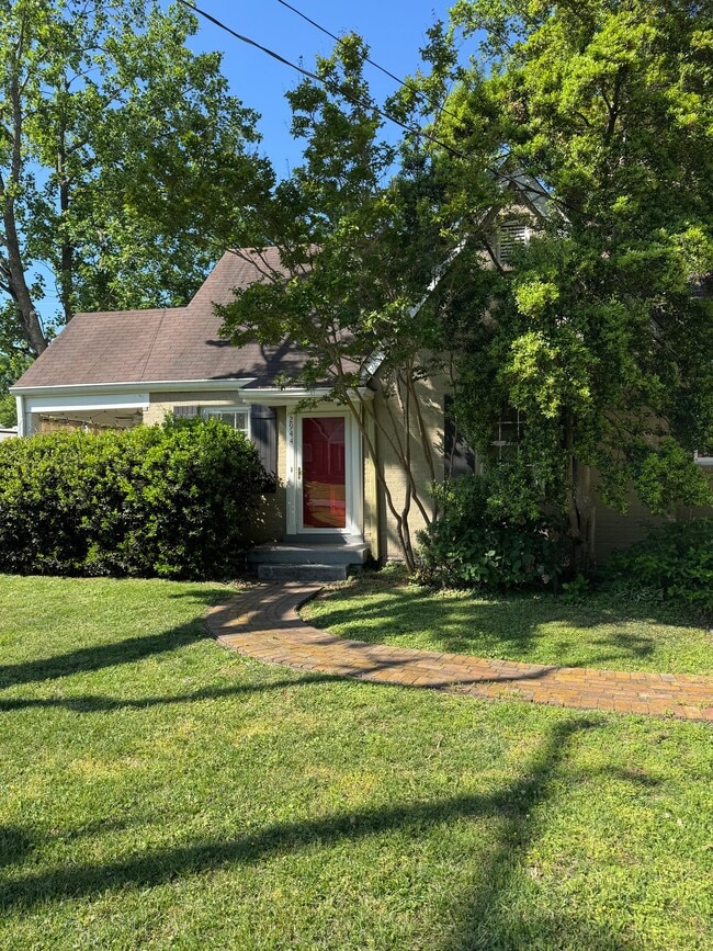 property at 2944 Primrose Cir