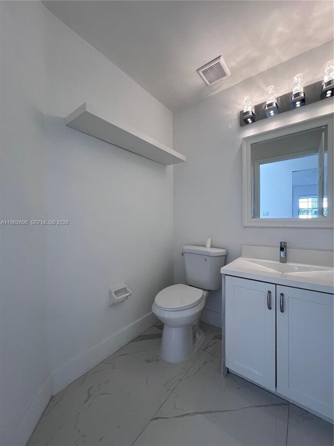 109 Gables Blvd in Weston, FL - Building Photo - Building Photo