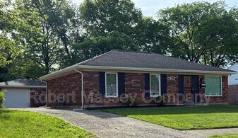 3305 Mcadams Ct in Louisville, KY - Building Photo