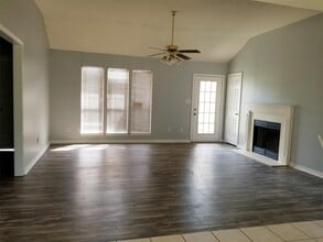 7908 Martin Bluff Rd in Gautier, MS - Building Photo - Building Photo