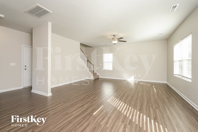 3710 Streamside Dr in Thomasville, NC - Foto de edificio - Building Photo