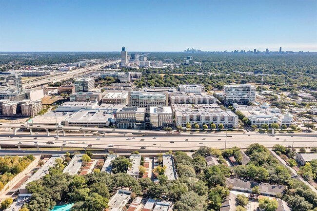 13012 Trail Hollow Dr in Houston, TX - Building Photo - Building Photo