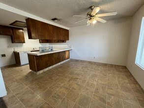 4001 Manor St in Bakersfield, CA - Building Photo - Building Photo