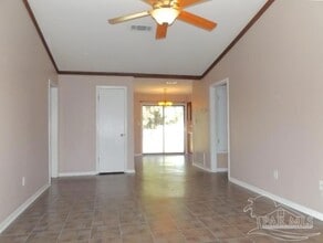 4650 Petra Cir in Pensacola, FL - Foto de edificio - Building Photo