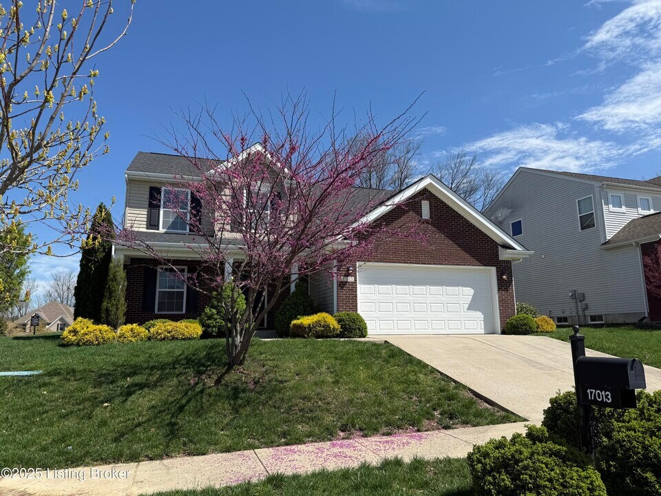 17013 Green Crest Ln in Louisville, KY - Building Photo