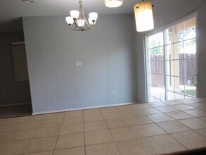 9310 Albany Dr in Laredo, TX - Foto de edificio - Building Photo