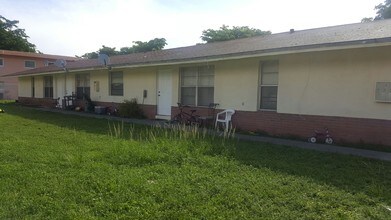 7411 SW 10th Ct in North Lauderdale, FL - Building Photo - Building Photo