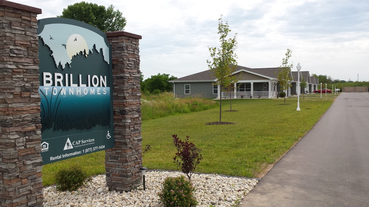 Brillion Townhomes in Brillion, WI - Foto de edificio