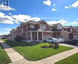 36 Spicebush Terrace in Brampton, ON - Building Photo
