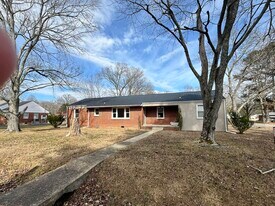 600 Glendale Pl in Tullahoma, TN - Building Photo