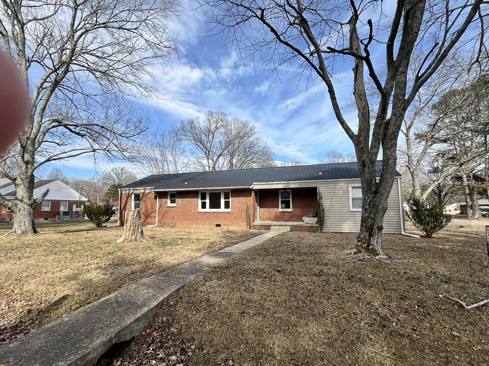600 Glendale Pl in Tullahoma, TN - Building Photo