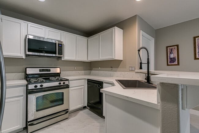 7252 Quarterhorse Ln in Las Vegas, NV - Building Photo - Building Photo