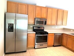 2419 Oakfield Ct in Aurora, IL - Building Photo - Building Photo