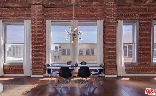 property at 215 W 7th St