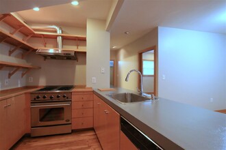 132 Columbia St, Unit 1 in Cambridge, MA - Foto de edificio - Building Photo