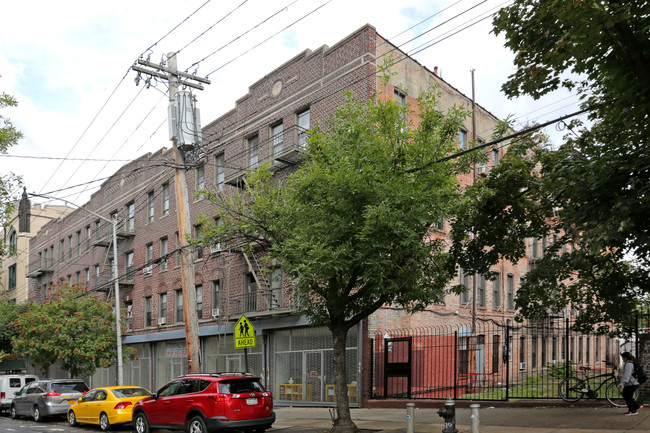 93 St Nicholas Ave in Brooklyn, NY - Foto de edificio - Building Photo