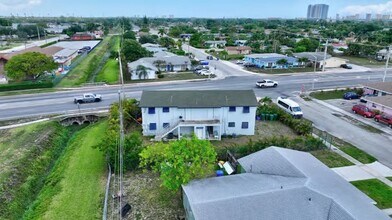 541 Blue Heron Blvd in Riviera Beach, FL - Building Photo - Building Photo