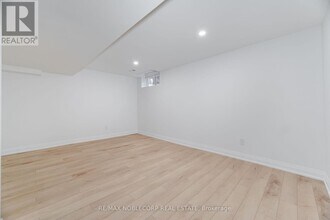 131 Dunstan Crescent in Vaughan, ON - Building Photo - Building Photo